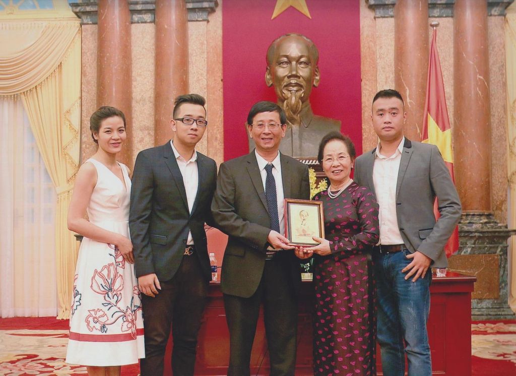 Chairman - General Director of TrungThành – Mr. Phi Ngoc Chung and his family have a personal interview with Mrs. Nguyen Thi Doan – Vice President of the Socialist Republic of Vietnam