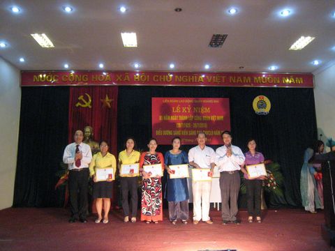 Fish sauce Ngu Ong honorably revieved A-Class Certificate in the Competition “ Initiative & Creativity” of Hoang Mai District