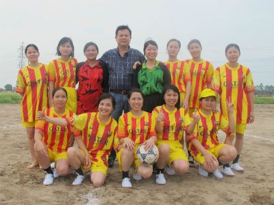 Giao hữu bóng đá nữ giữa TrungThành với Đại học sư phạm kỹ thuật Hưng Yên