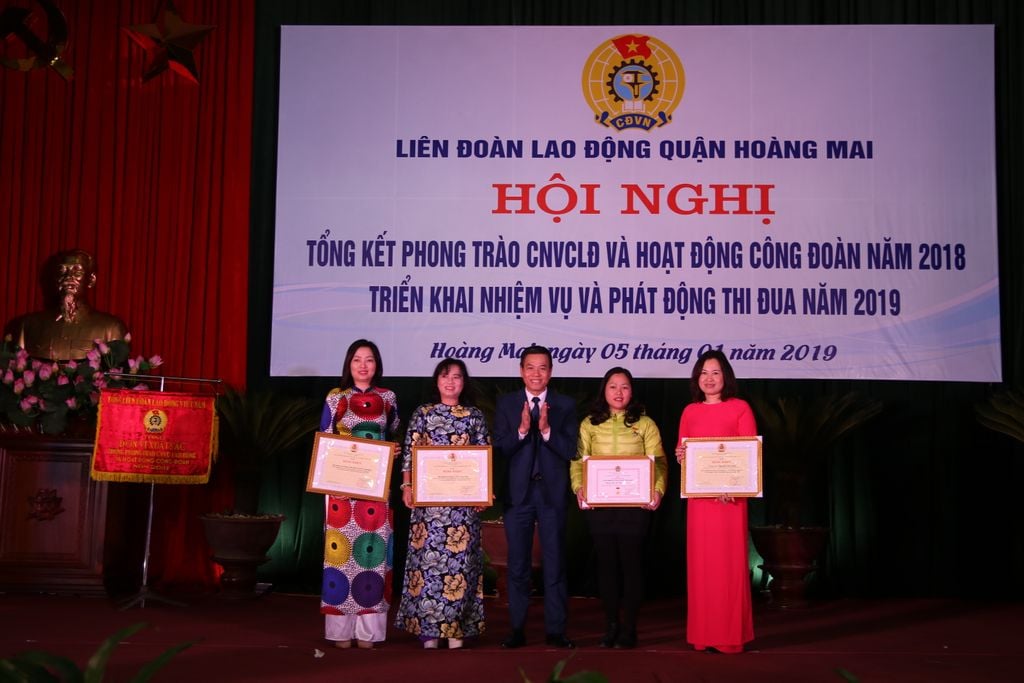 Công đoàn Công ty TrungThành được trao tặng Bằng khen của Tổng Liên đoàn Lao động Việt Nam