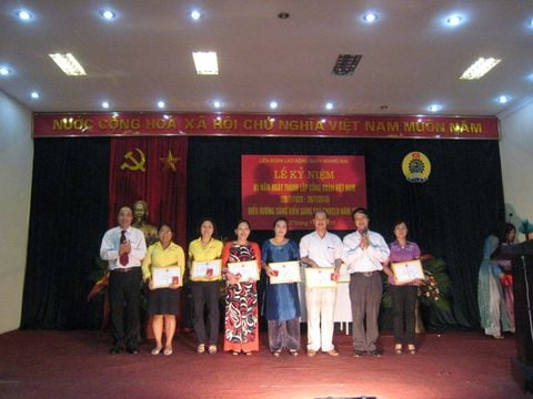 Nước nắm Ngư Ông của TrungThành đón nhận Bằng khen hạng A tại cuộc thi “sáng kiến sáng tạo” quận Hoàng Mai