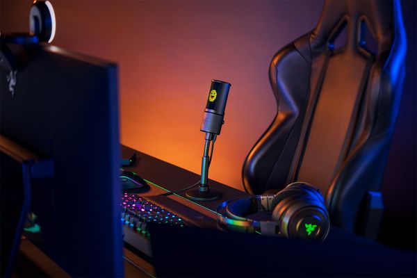 Micro Razer Seiren Emote (RZ19-03060100-R3M1)