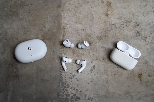 So sánh Beats Studio Buds và AirPods Pro