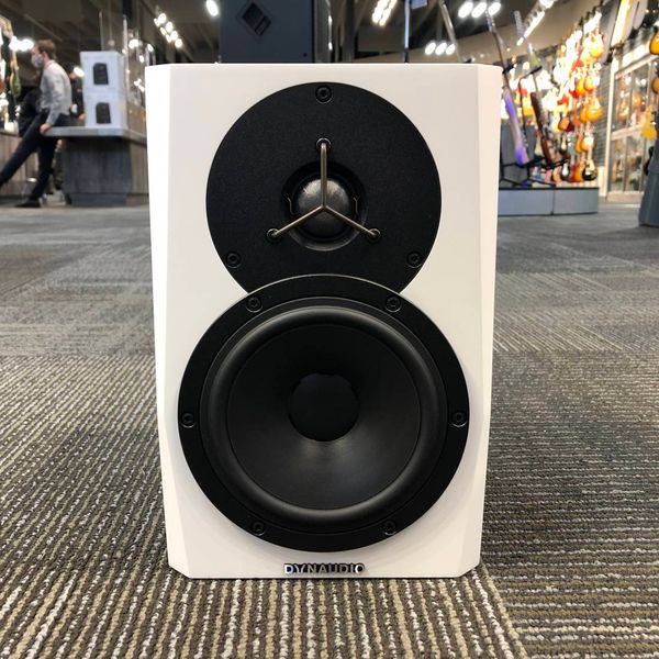 Dynaudio LYD 5 – Cặp loa sáng giá của dòng loa kiểm âm LYD