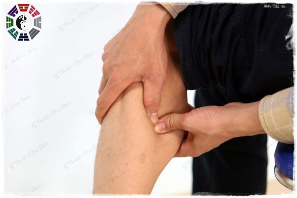 Ấn huyệt bắp chân giúp giảm thiểu các rối loạn nội tiết và tuần hoàn