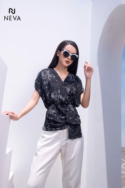 Thời trang nữ: Các kiểu áo công sở nữ dễ thương nhất Cac-kieu-ao-cong-so-de-thuong4_6886b6725f9b47a79106bee58af8db52_grande