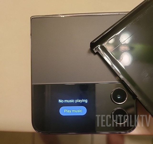 Samsung Galaxy Z Flip 4 lộ hình ảnh thực tế, nếp gấp màn hình gần như biến mất hoàn toàn