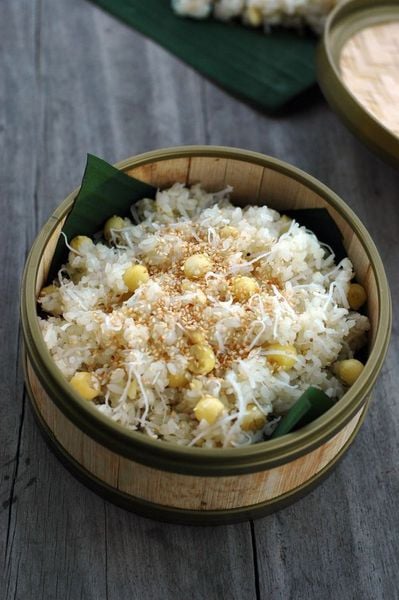 Cơm Basmati nấu hạt điều