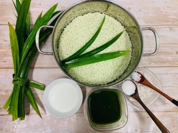 Cơm nấu lá dứa
