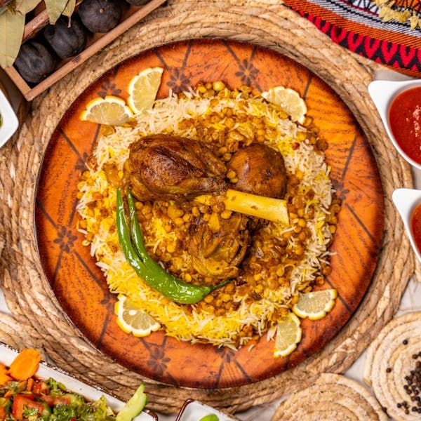 Cơm basmati uớp gà xào sả ớt