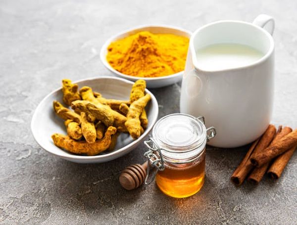Nấu sữa nghệ