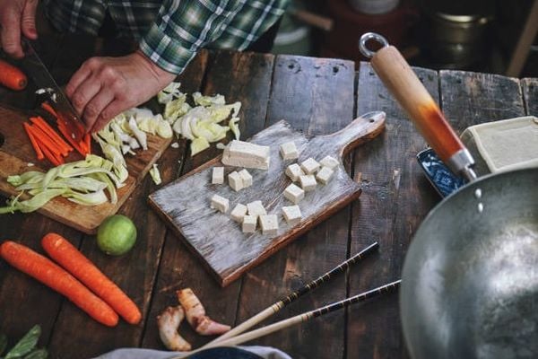 Sơ chế đậu hũ và rau củ