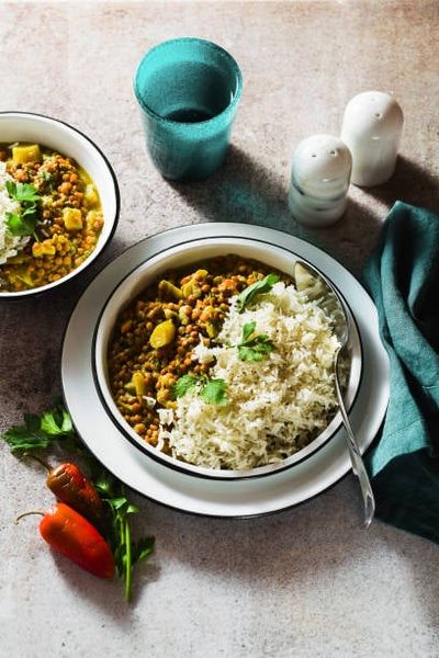 hạt đậu gà cà ri và cơm basmati