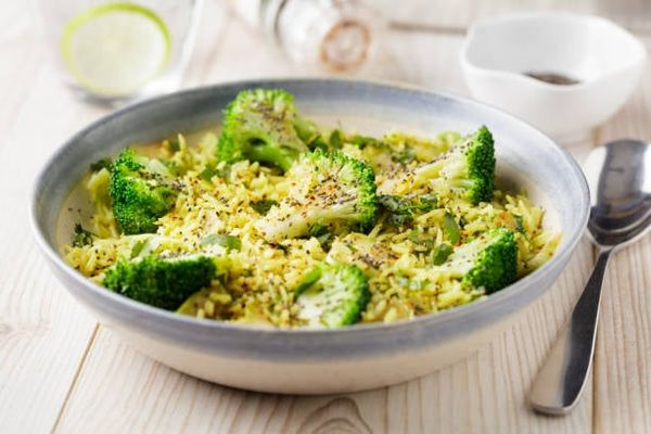 Cơm Basmati Xào Bông Cải Xanh Và Hạnh Nhân
