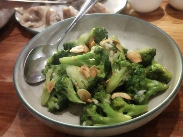 Xào Bông Cải Xanh Và Hạnh Nhân