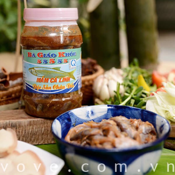 Quy trình ủ mắm cá linh truyền thống – Ủ thố gốm, ủ muối theo phương pháp xưa