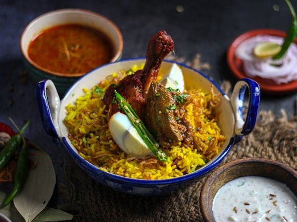 cơm Basmati gà xào sả ớt