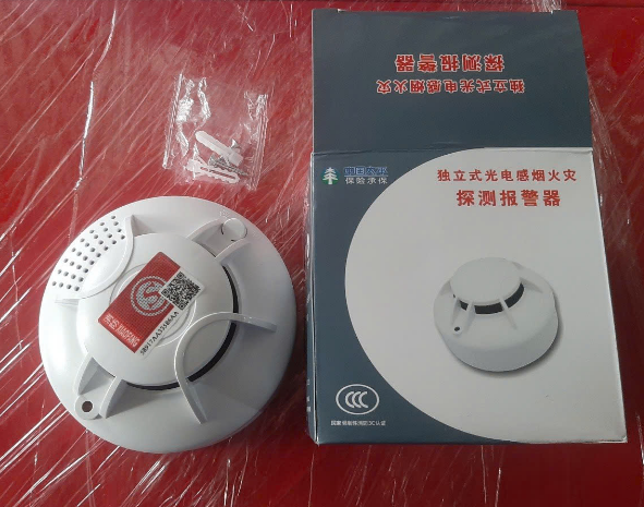 Đầu báo khói độc lập, tích hợp còi báo, dùng pin 9V