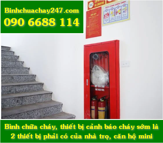 Lắp đặt thiết bị PCCC đầy đủ cho nhà trọ không chỉ là để bảo vệ người thuê mà còn bảo vệ gia chủ trước những chế tài, quy định của pháp luật.  Tại sao cần lắp đặt bình chữa cháy và máy cảnh báo cháy sớm? 1. Phòng chống cháy nổ hiệu quả: Cháy nổ không chỉ gây thiệt hại về tài sản mà còn đe dọa đến tính mạng con người. Các nguyên nhân phổ biến dẫn đến cháy nổ tại nhà trọ bao gồm:  Hệ thống điện quá tải hoặc chập điện.  Sử dụng thiết bị điện không đảm bảo chất lượng.  Bếp gas hoặc lò sưởi hoạt động không đúng cách.  Ý thức phòng cháy chữa cháy (PCCC) của người thuê trọ chưa cao.  Việc lắp đặt bình chữa cháy và máy cảnh báo cháy sớm giúp phát hiện và xử lý kịp thời các sự cố cháy, giảm thiểu tối đa thiệt hại.  2. Tuân thủ quy định pháp luật về PCCC tại nhà trọ: Theo quy định của pháp luật Việt Nam, các chủ nhà trọ phải đảm bảo an toàn PCCC cho khu vực lưu trú. Nếu không tuân thủ, chủ nhà trọ có thể bị xử phạt hành chính hoặc thậm chí bị đình chỉ hoạt động kinh doanh.