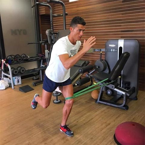 BÍ QUYẾT GIỮ CƠ THỂ SĂN CHẮC VÀ THỂ LỰC SUNG MÃN CỦA CRISTIANO RONALDO –  Ecofit Center 73 Vạn Bảo-Kim Mã-Hà Nội