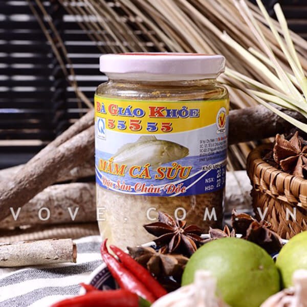 Mắm cá sửu cắt khúc đậm đà, gợi nhớ hương vị miền quê, mang nét ẩm thực độc đáo của Campuchia