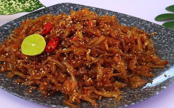 Khô cá linh rim tỏi ớt