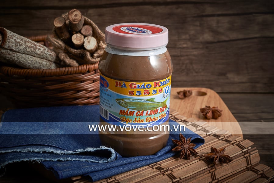 Hình ảnh thực tế mắm Cá Linh Xay hiệu bà Giáo Khỏe