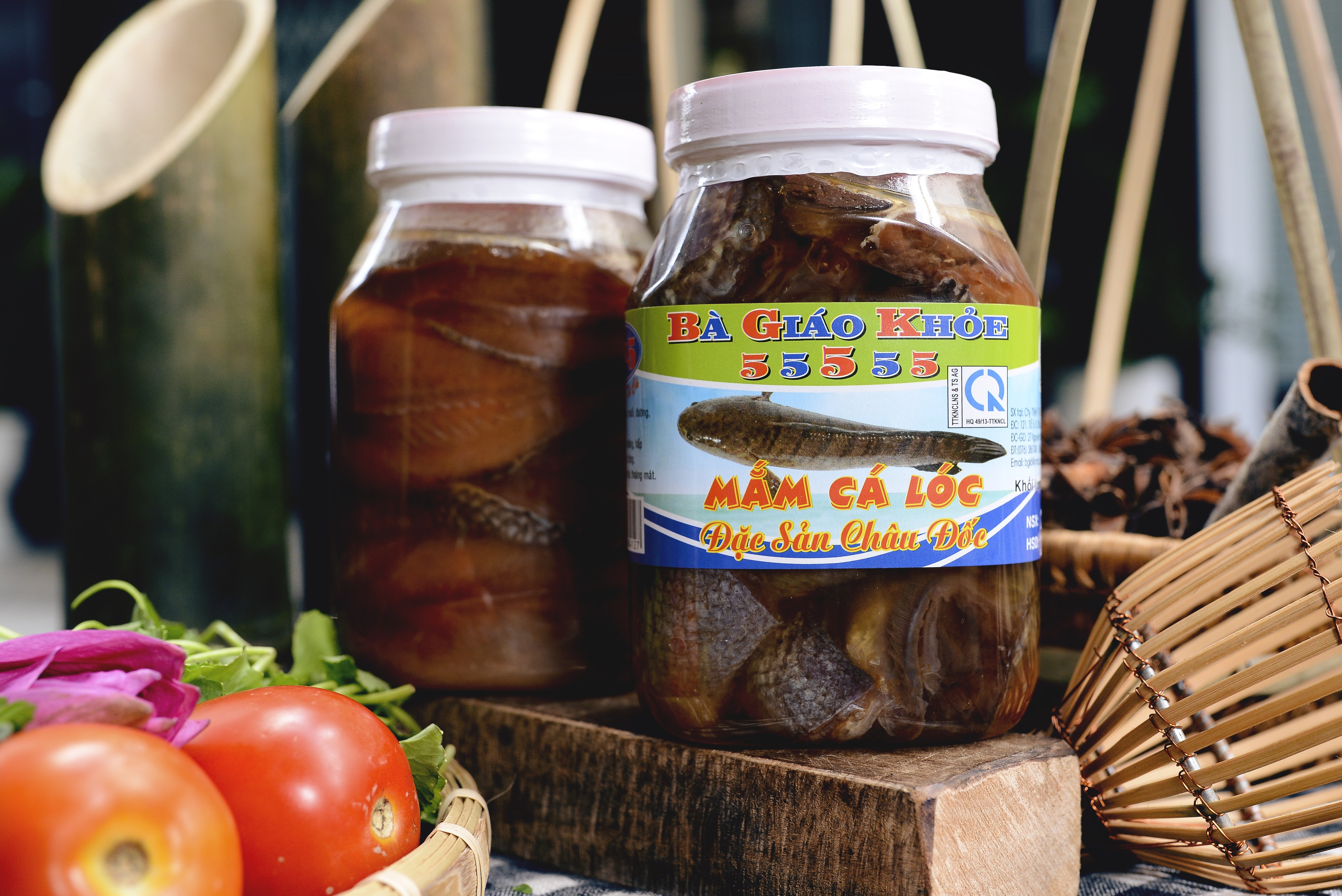 hình ảnh thực tế hủ mắm cá lóc hiệu bà giáo khỏe tại VOVE