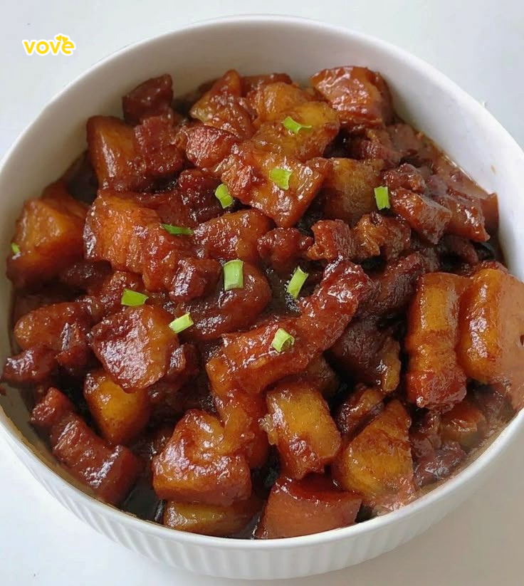 mắm cá sặc xay xào chung với thịt ba rọi nhìn đã thấy thèm