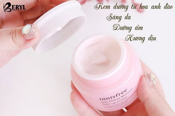 Kem dưỡng ẩm trắng da Innisfree Jeju Cherry Blossom Tone Up Cream