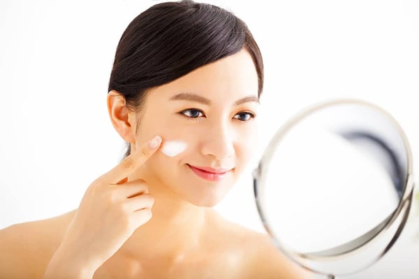 Cách sử dụng kem dưỡng trắng da mặt Retinol Skin Brightener 0.25%