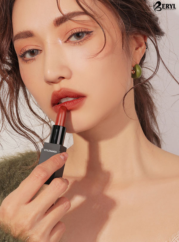 Son 3CE 909 Smoke Rose Vỏ Đen Lipcolor Matte Màu Đỏ Đất