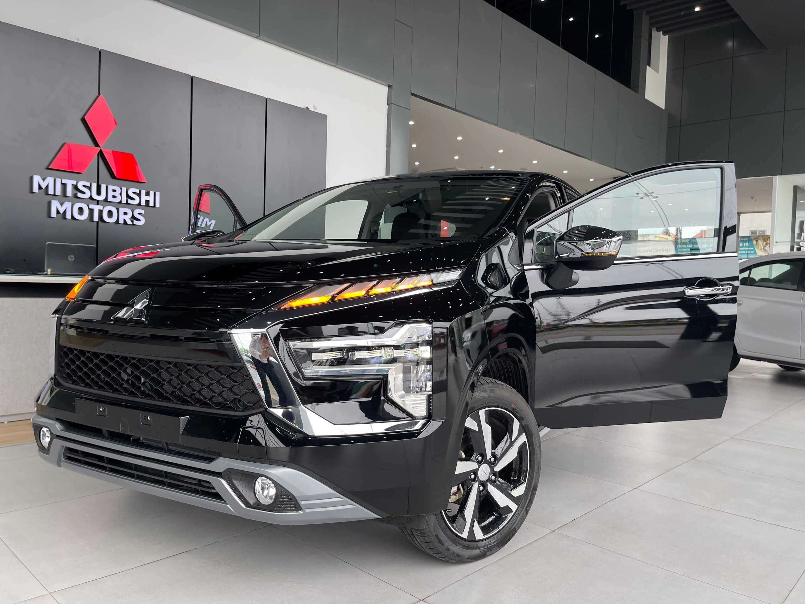 mitsubishi_xpander_den_dinh_vi_ban_ngay tại mitsubishi vĩnh phúc