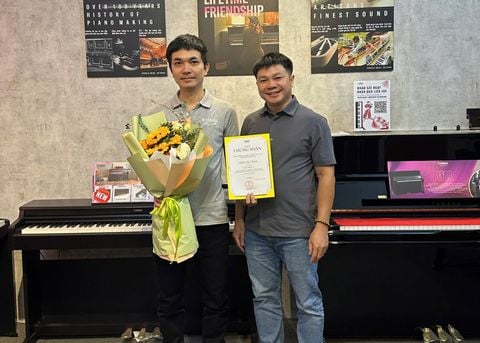 Chúc mừng kỹ thuật viên của Piano Plus nhận chứng chỉ kỹ thuật viên Yamaha chính hãng