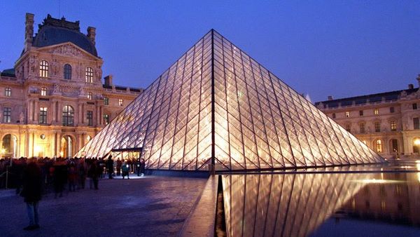 Kim tự tháp Louvre, Bảo tàng Paris – Pháp