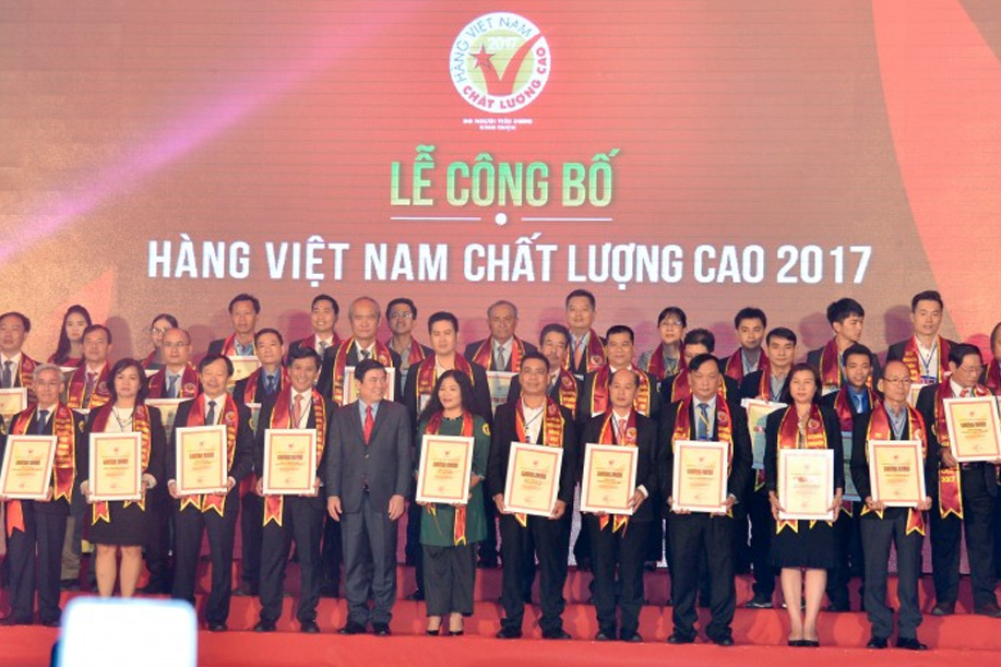 Thời trang GENVIET nhận danh hiệu hàng Việt Nam chất lượng cao do người tiêu dùng bình chọn năm 2017