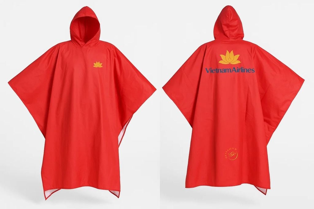 Mẫu thiết kế áo mưa Vietnam Airline cánh dơi màu đỏ, in logo bông sen vàng chữ xanh