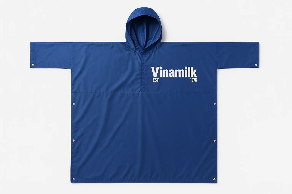 Áo mưa Vinamilk thường được thiết kế với kiểu áo dơi thông dụng