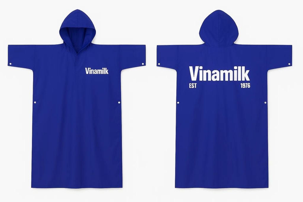Áo mưa cánh dơi Vinamilk hiển thị rõ hình ảnh logo và tên thương hiệu