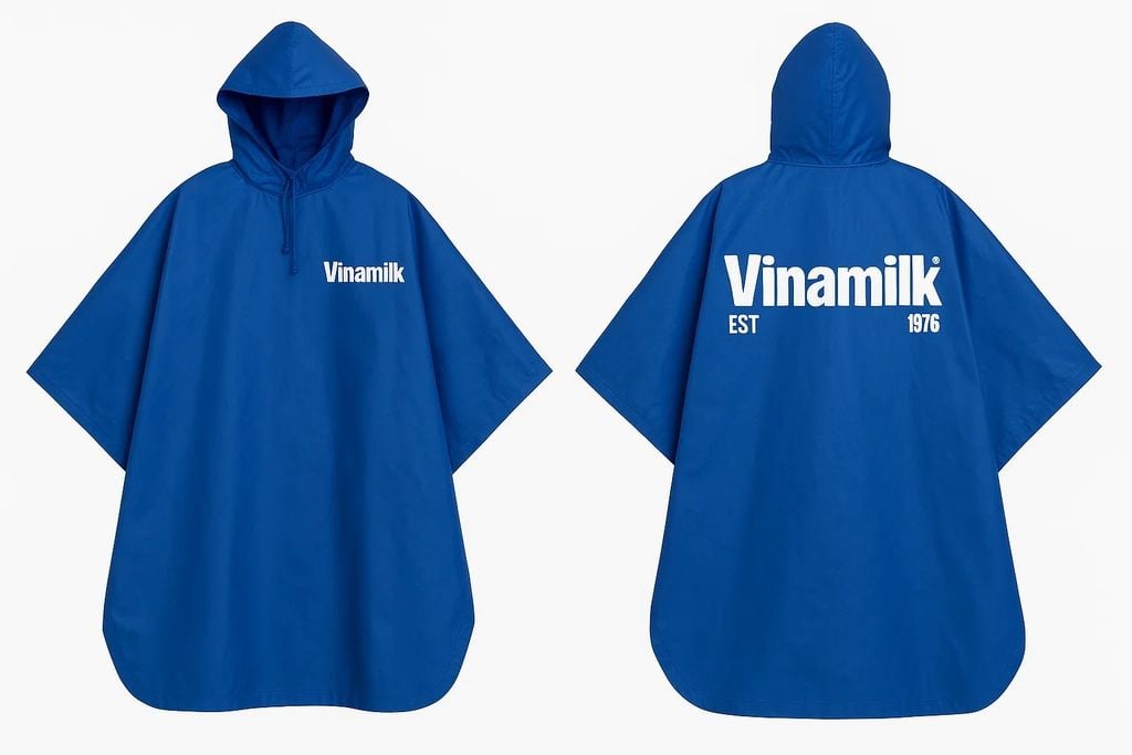 Áo mưa Vinamilk thiết kế đường cong mềm mại với mũ lớn giúp che mưa tối đa