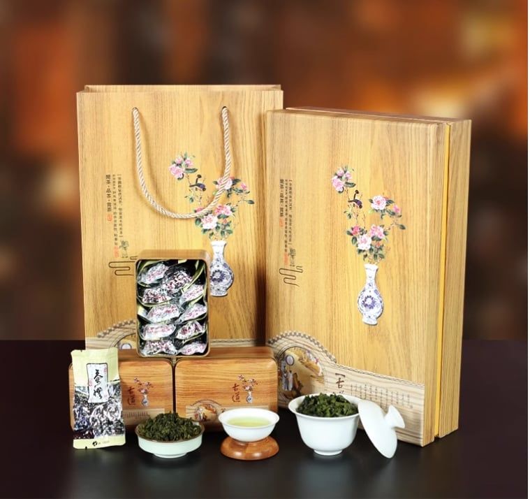 Bộ quà tặng trà cao cấp gỗ nâu sang trọng, kèm ấm chén tinh tế