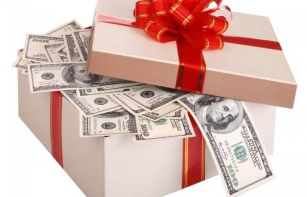Chi phí tặng quà cho nhân viên có được đưa vào chi phí được trừ khi tính thuế thu nhập doanh nghiệp không?