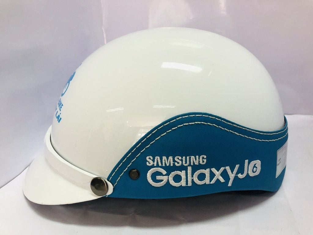 Mũ bảo hiểm Samsung được thêu logo tỉ mĩ và nổi bật