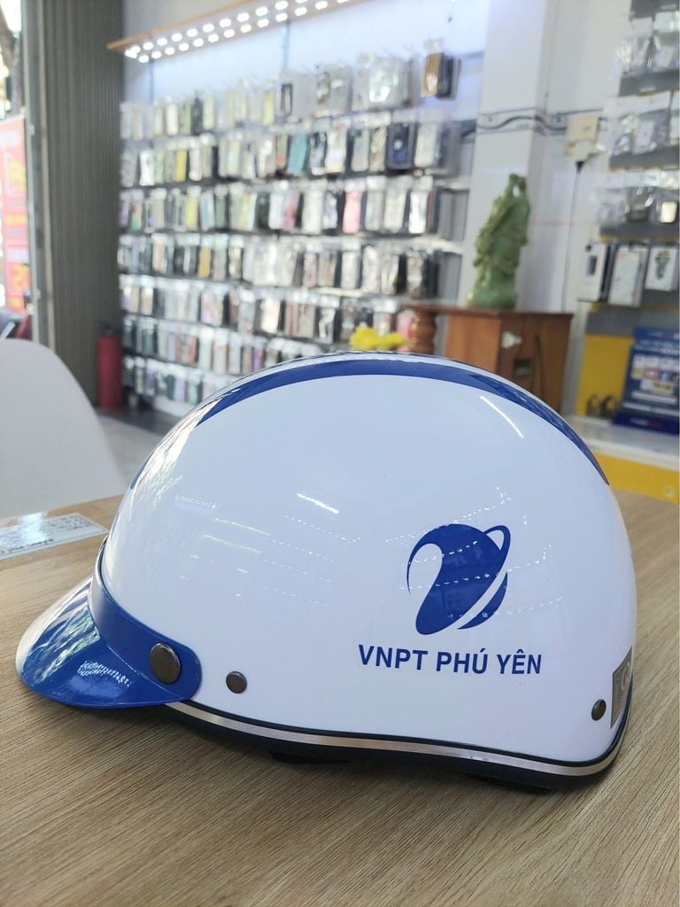 Mũ bảo hiểm Vinaphone in địa danh tăng khả năng nhận diện thương hiệu