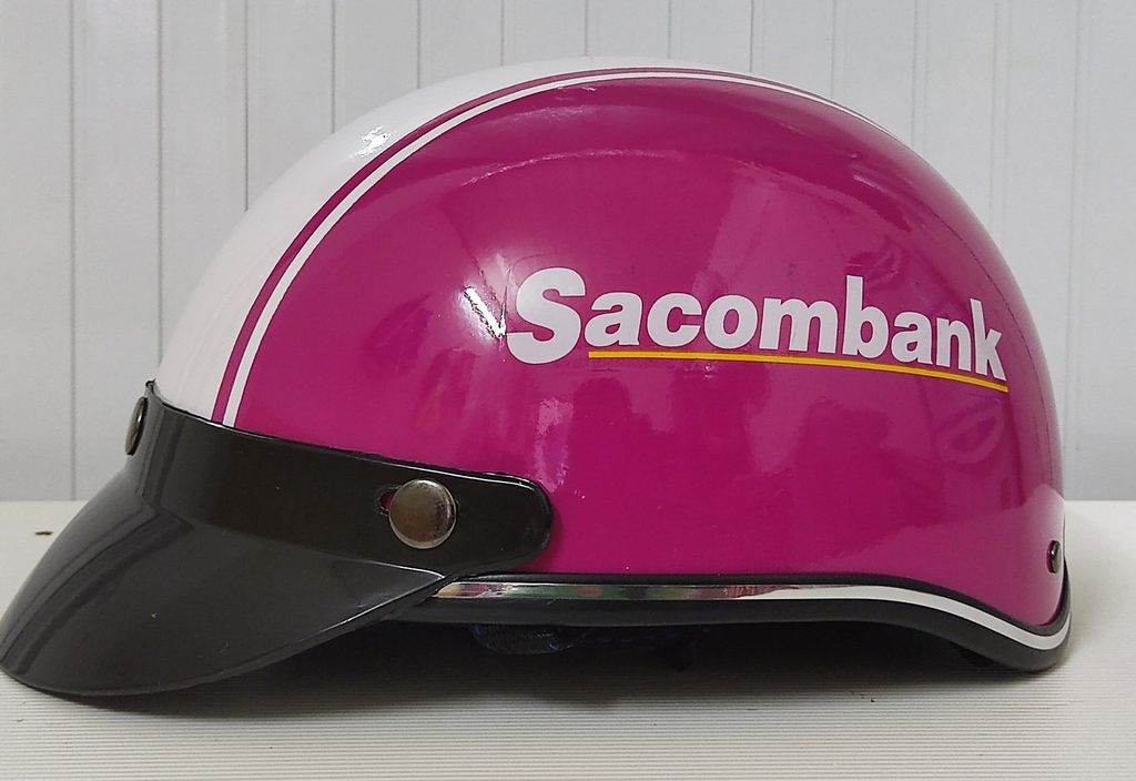 Mẫu nón bảo hiểm Sacombank màu tím thiết kế đội nửa đầu
