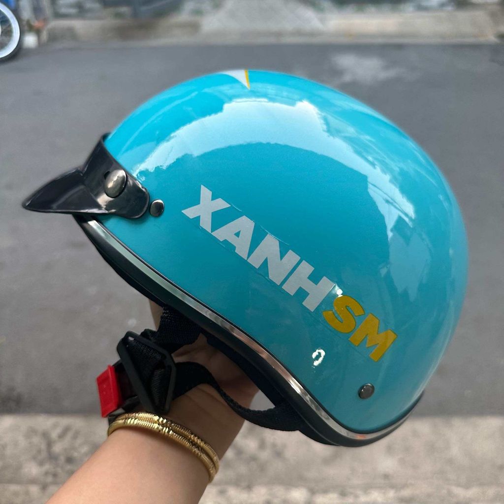 Nón bảo hiểm Xanh SM có màu xanh đặc trưng