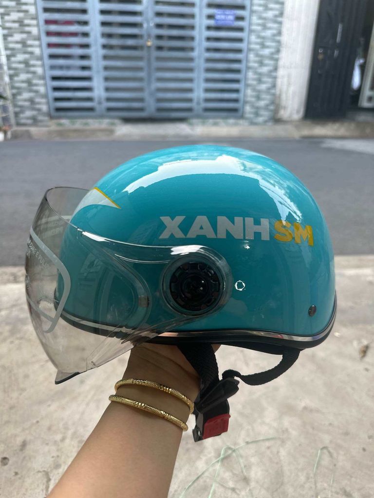 Nón bảo hiểm Xanh SM 3/4 với kính âm chống UV, thiết kế hiện đại, đa dụng