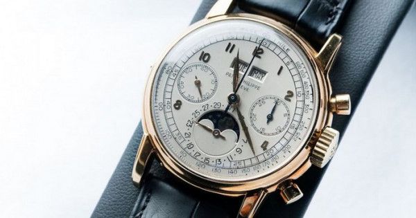 Đồng hồ đeo tay hàng hiệu được nhiều khách hàng ưa chuộng làm quà tặng
