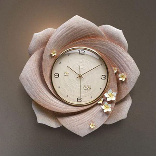 Đồng hồ bằng gỗ chạm khắc tinh xảo, quà tặng gỗ doanh nghiệp