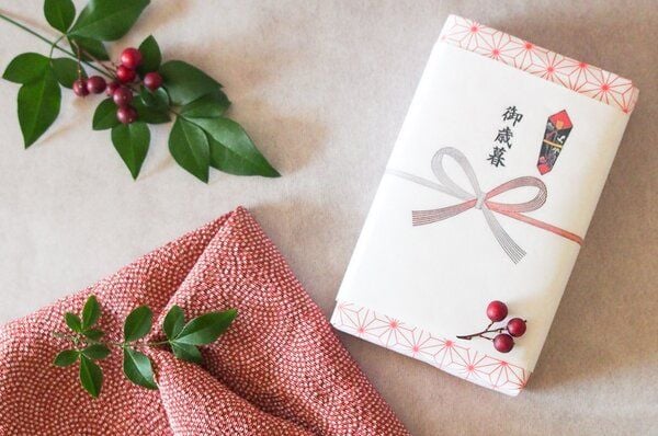 Cần chú ý hình thức tặng khi tặng cho người Nhật